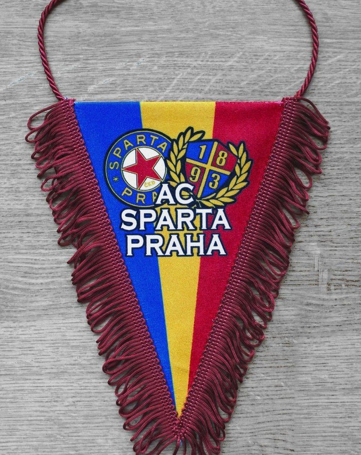 Jednou z novinek na našem eshopu @eshopspartani je i tato parádní vlaječka ??? K dostání jak na eshopu www.spartani.cz, tak i v prodejně Stylsport v Havanské ulici 12 na Letné #acsparta #spartaforever #ultrassparta